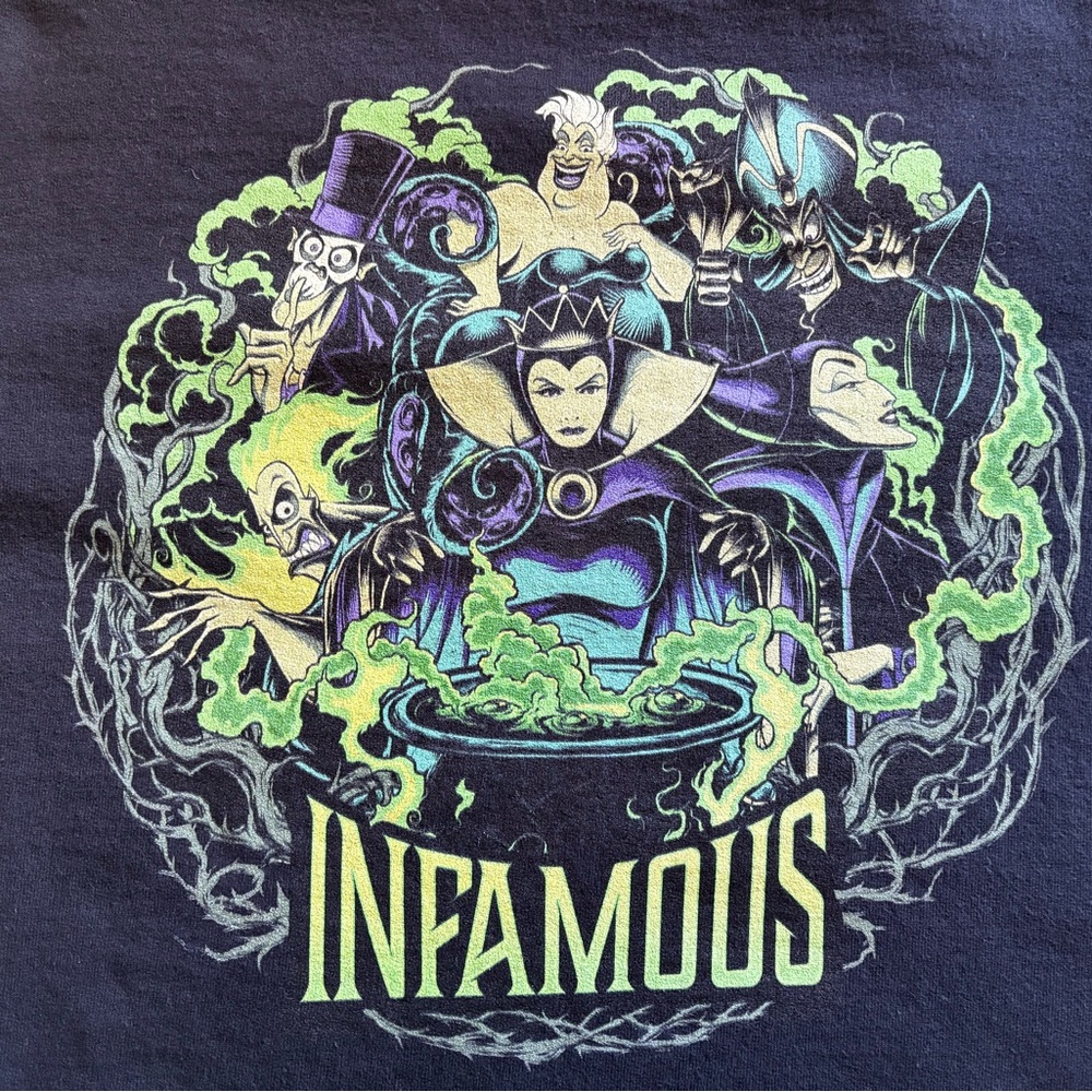 Disney Infamous‎ Villains Glow Crewneck Sweatshirt Unisex XS/S
Glow in the Dark